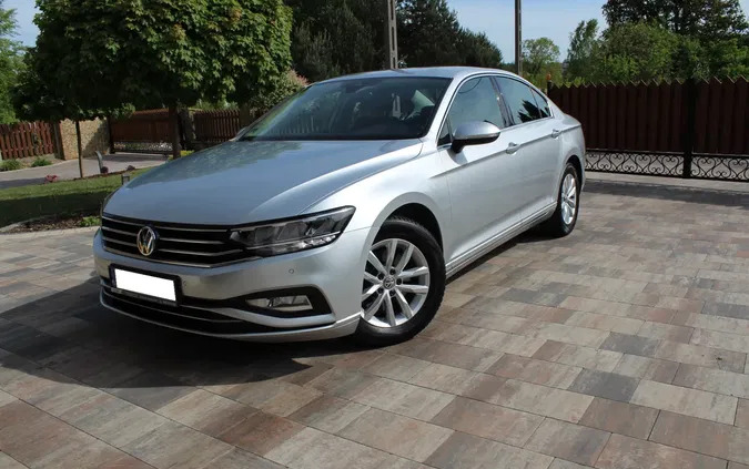 volkswagen passat trzebnica Volkswagen Passat cena 82800 przebieg: 157000, rok produkcji 2020 z Trzebnica